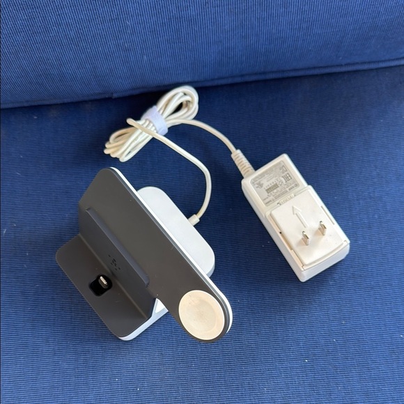 Belkin Dual-Tone Device Dock - Picture 5 of 5